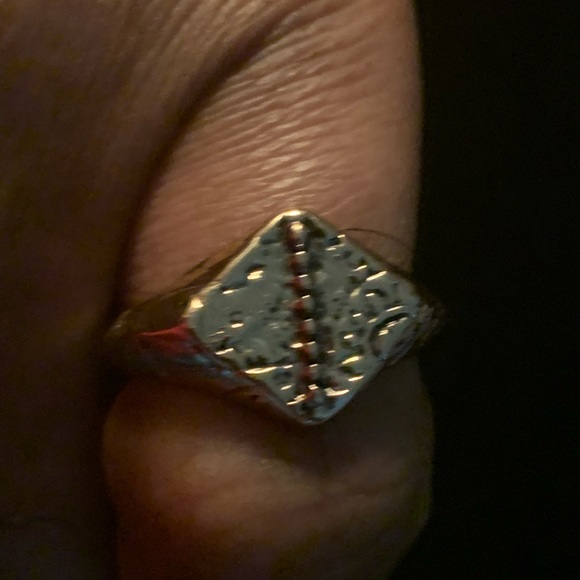 Ring - Picture 2 of 6
